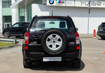 Подержанный автомобиль Suzuki Grand Vitara 2008 года (6 фото)