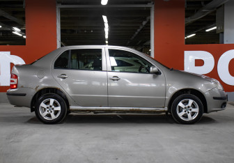 Подержанный автомобиль Skoda Fabia Sedan 2007 года (4 фото)