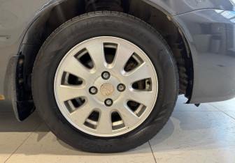 Подержанный автомобиль Mitsubishi Lancer Sedan 2004 года (17 фото)