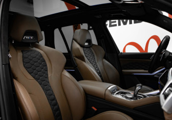 Подержанный автомобиль BMW X5 M 2022 года (31 фото)