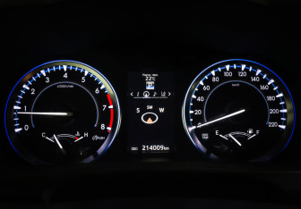 Подержанный автомобиль Toyota Highlander 2014 года (16 фото)