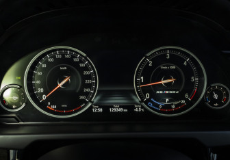 Подержанный автомобиль BMW X6 2015 года (15 фото)