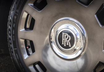 Подержанный автомобиль Rolls-Royce Ghost 2010 года (16 фото)