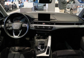 Подержанный автомобиль Audi A4 Sedan 2016 года (9 фото)