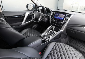 Подержанный автомобиль Mitsubishi Pajero Sport 2019 года (9 фото)
