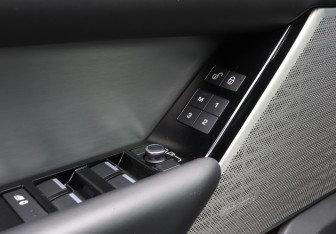 Подержанный автомобиль Land Rover Range Rover Velar 2019 года (25 фото)