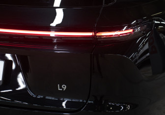 Подержанный автомобиль LiXiang L9 2023 года (30 фото)