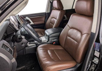 Подержанный автомобиль Toyota Land Cruiser Suv 2016 года (20 фото)