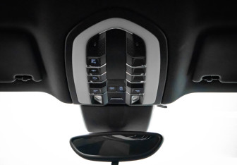 Подержанный автомобиль Porsche Macan 2017 года (24 фото)