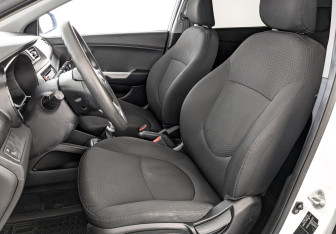 Подержанный автомобиль Kia Rio Hatchback 2014 года (20 фото)