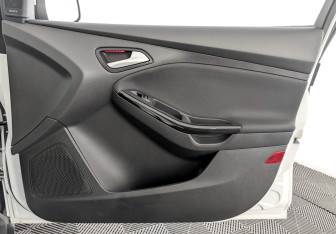 Подержанный автомобиль Ford Focus Sedan 2016 года (24 фото)