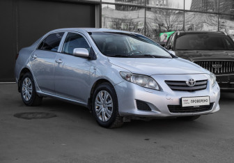 Подержанный автомобиль Toyota Corolla Sedan 2007 года (3 фото)
