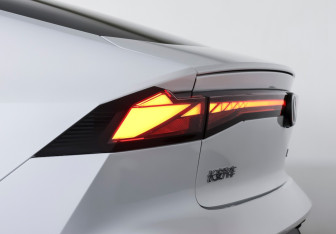 Подержанный автомобиль Changan UNI-V 2023 года (26 фото)