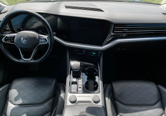 Подержанный автомобиль Volkswagen Touareg 2021 года (12 фото)