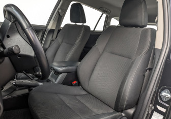 Подержанный автомобиль Toyota RAV4 2017 года (20 фото)