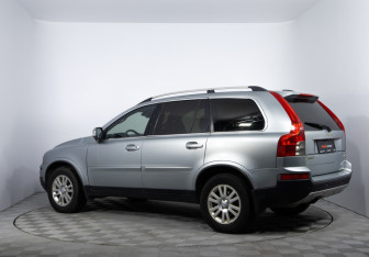 Подержанный автомобиль Volvo XC90 2008 года (7 фото)