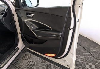 Подержанный автомобиль Hyundai Santa Fe 2012 года (25 фото)