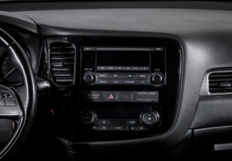 Подержанный автомобиль Mitsubishi Outlander 2015 года (13 фото)