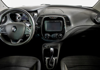 Подержанный автомобиль Renault Kaptur 2017 года (11 фото)