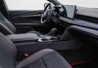 Подержанный автомобиль Toyota Camry Sedan 2025 года (9 фото)