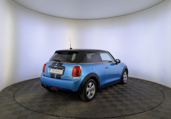 Подержанный автомобиль MINI Hatch 2017 года (5 фото)