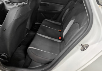 Подержанный автомобиль SEAT Leon Hatchback 2013 года (12 фото)