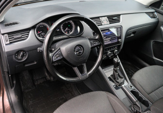 Подержанный автомобиль Skoda Octavia Liftback 2017 года (12 фото)