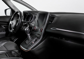 Подержанный автомобиль Renault Scenic 2018 года (9 фото)