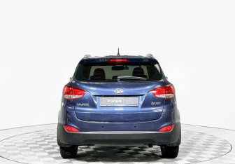 Подержанный автомобиль Hyundai ix35 2010 года (6 фото)