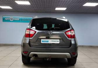 Подержанный автомобиль Nissan Terrano 2015 года (6 фото)