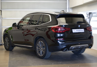 Подержанный автомобиль BMW X3 2017 года (6 фото)