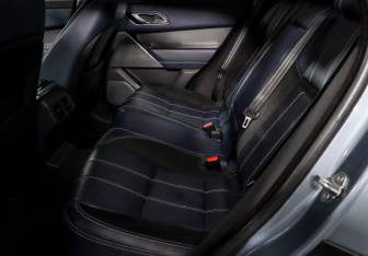 Подержанный автомобиль Land Rover Range Rover Velar 2017 года (10 фото)