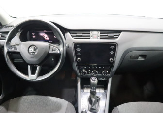 Подержанный автомобиль Skoda Octavia Liftback 2019 года (13 фото)