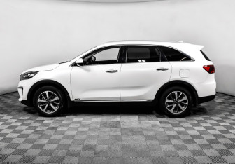 Подержанный автомобиль Kia Sorento 2019 года (8 фото)