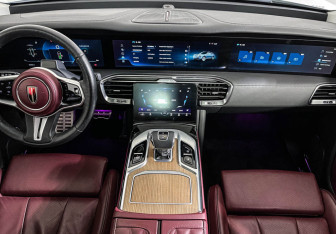 Подержанный автомобиль Hongqi E-HS9 2021 года (12 фото)