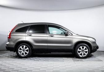 Подержанный автомобиль Honda CR-V 2008 года (4 фото)