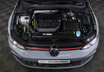 Подержанный автомобиль Volkswagen Golf GTI Hatchback 2021 года (9 фото)