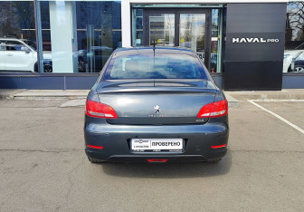 Подержанный автомобиль Peugeot 408 2014 года (6 фото)