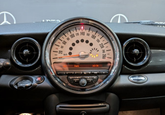 Подержанный автомобиль MINI Coupe 2012 года (13 фото)