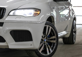 Подержанный автомобиль BMW X6 M 2012 года (34 фото)