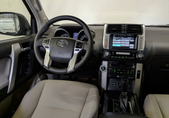 Подержанный автомобиль Toyota Land Cruiser Prado 2011 года (25 фото)