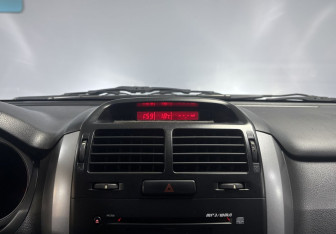 Подержанный автомобиль Suzuki Grand Vitara 2008 года (14 фото)