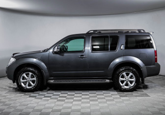 Подержанный автомобиль Nissan Pathfinder 2010 года (8 фото)