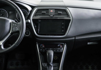 Подержанный автомобиль Suzuki SX4 Hatchback 2016 года (9 фото)