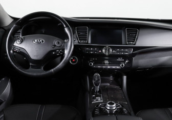 Подержанный автомобиль Kia Quoris 2018 года (12 фото)