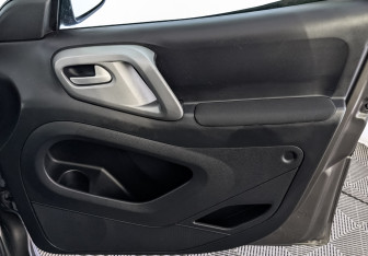 Подержанный автомобиль Peugeot Partner 2017 года (24 фото)