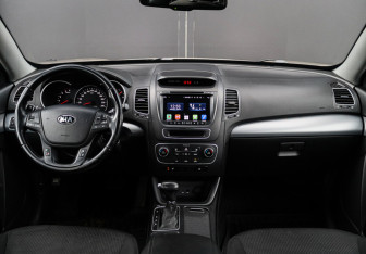 Подержанный автомобиль Kia Sorento 2013 года (9 фото)