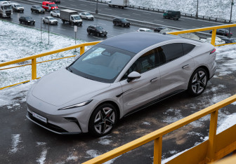 Подержанный автомобиль Rising Auto F7 2023 года (6 фото)