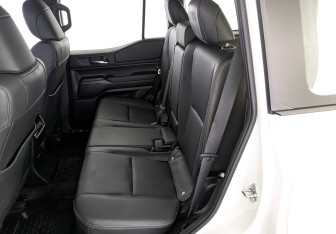 Подержанный автомобиль Toyota Land Cruiser Prado 2024 года (18 фото)