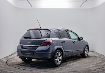 Подержанный автомобиль Opel Astra Hatchback 2006 года (5 фото)